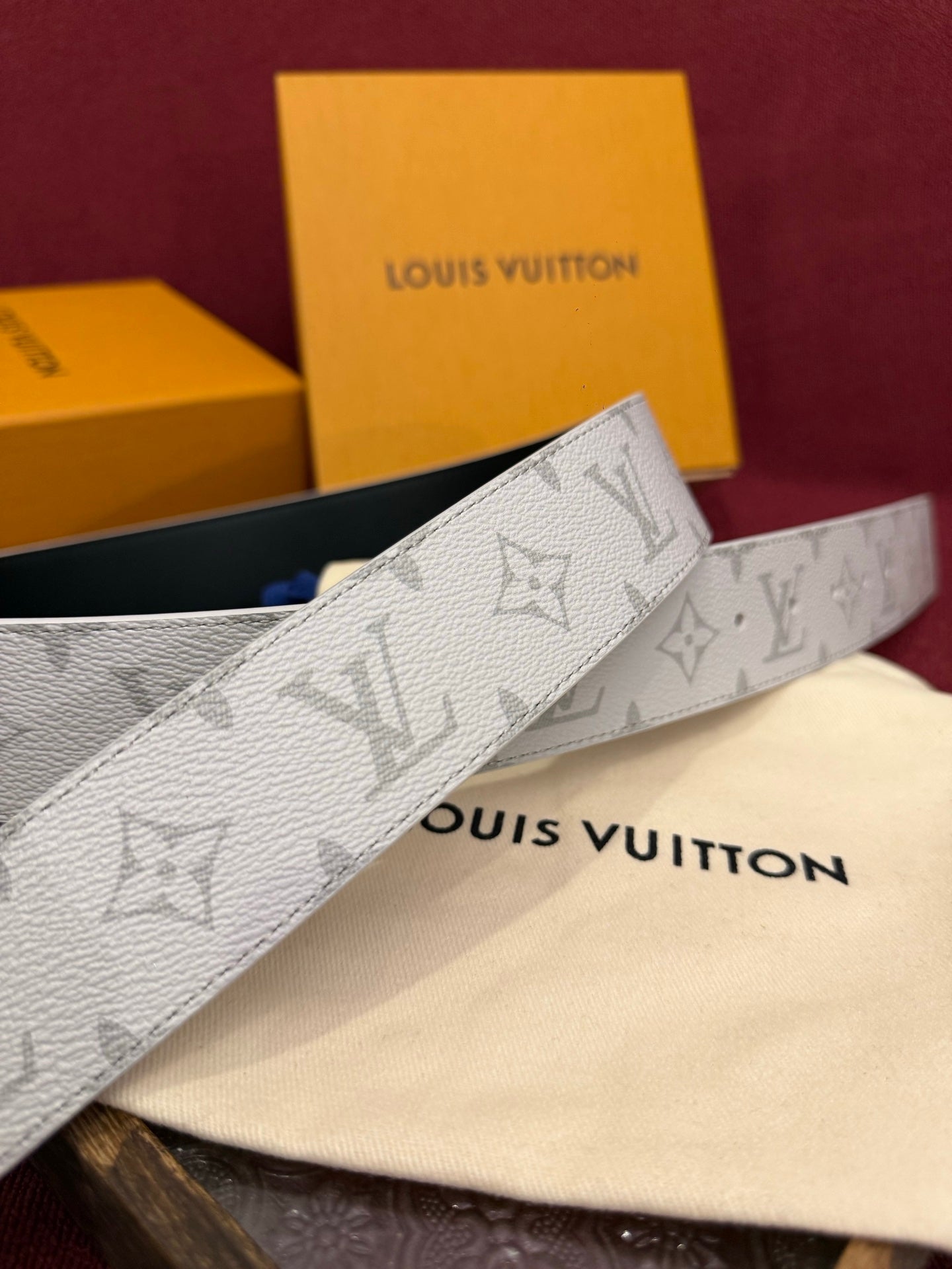 White/Antracite Monogram Canvas LV Initiales 40mm*