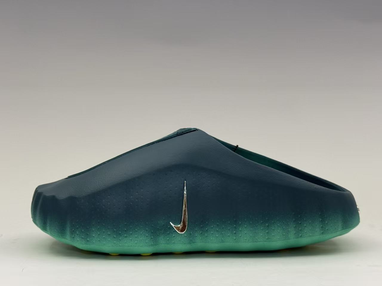 Nike mind slides 001