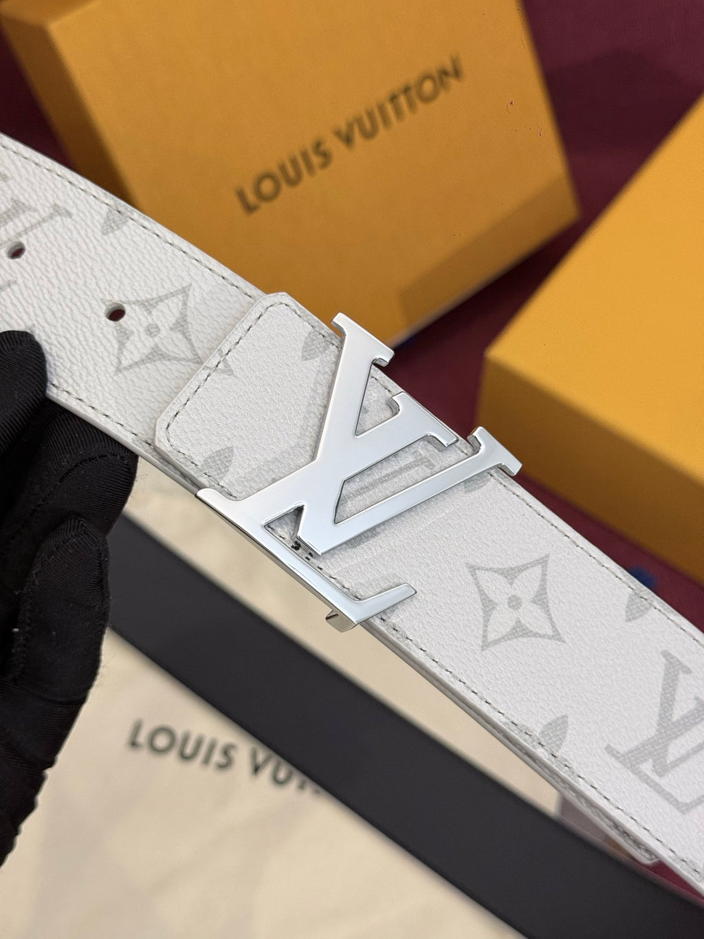 White/Antracite Monogram Canvas LV Initiales 40mm*