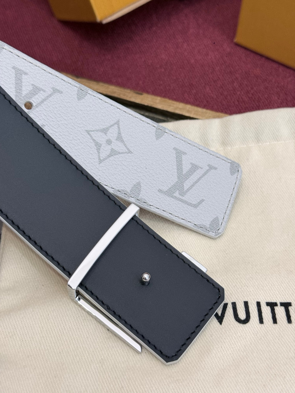 White/Antracite Monogram Canvas LV Initiales 40mm*