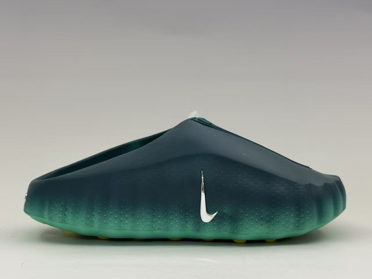 Nike mind slides 001