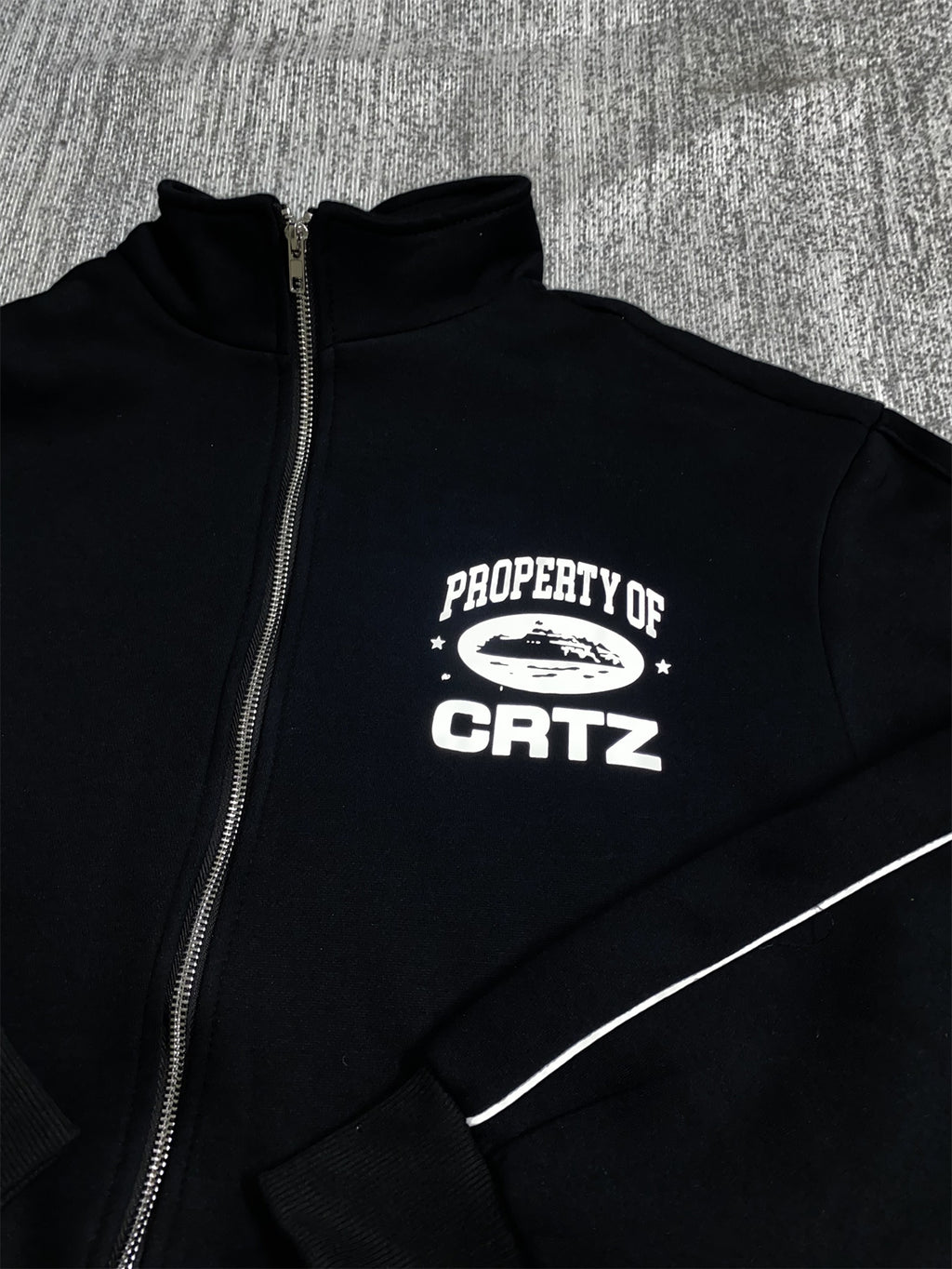 Corteiz „Property of CRTZ“ Reflektierender Trainingsanzug, komplettes Set