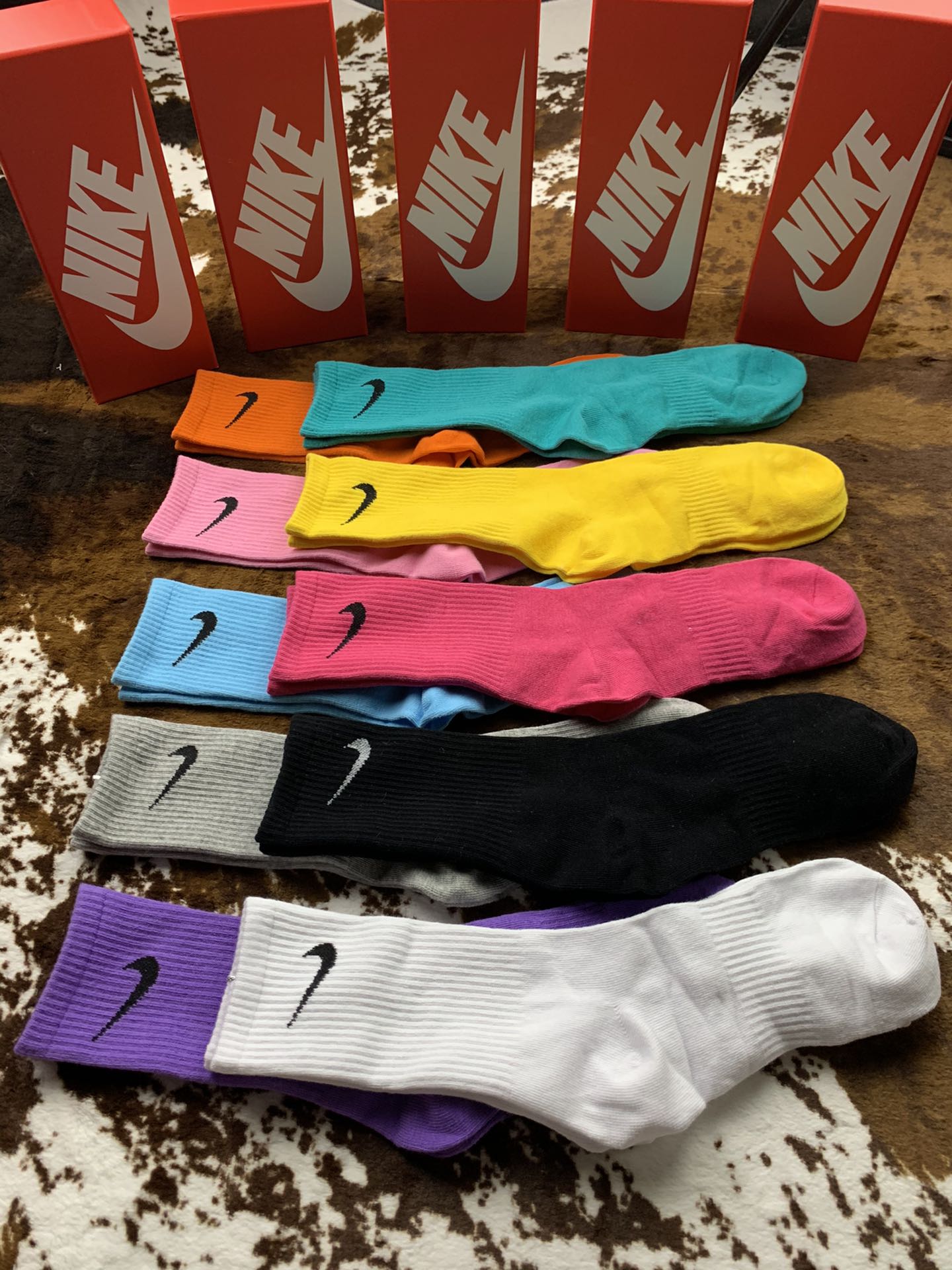 Nike Everyday Plus Cushioned Crew Socks - 5 Pack Gift Box