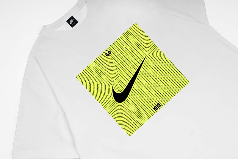 Nike T-Shirt mit Grafik +Go Swoosh