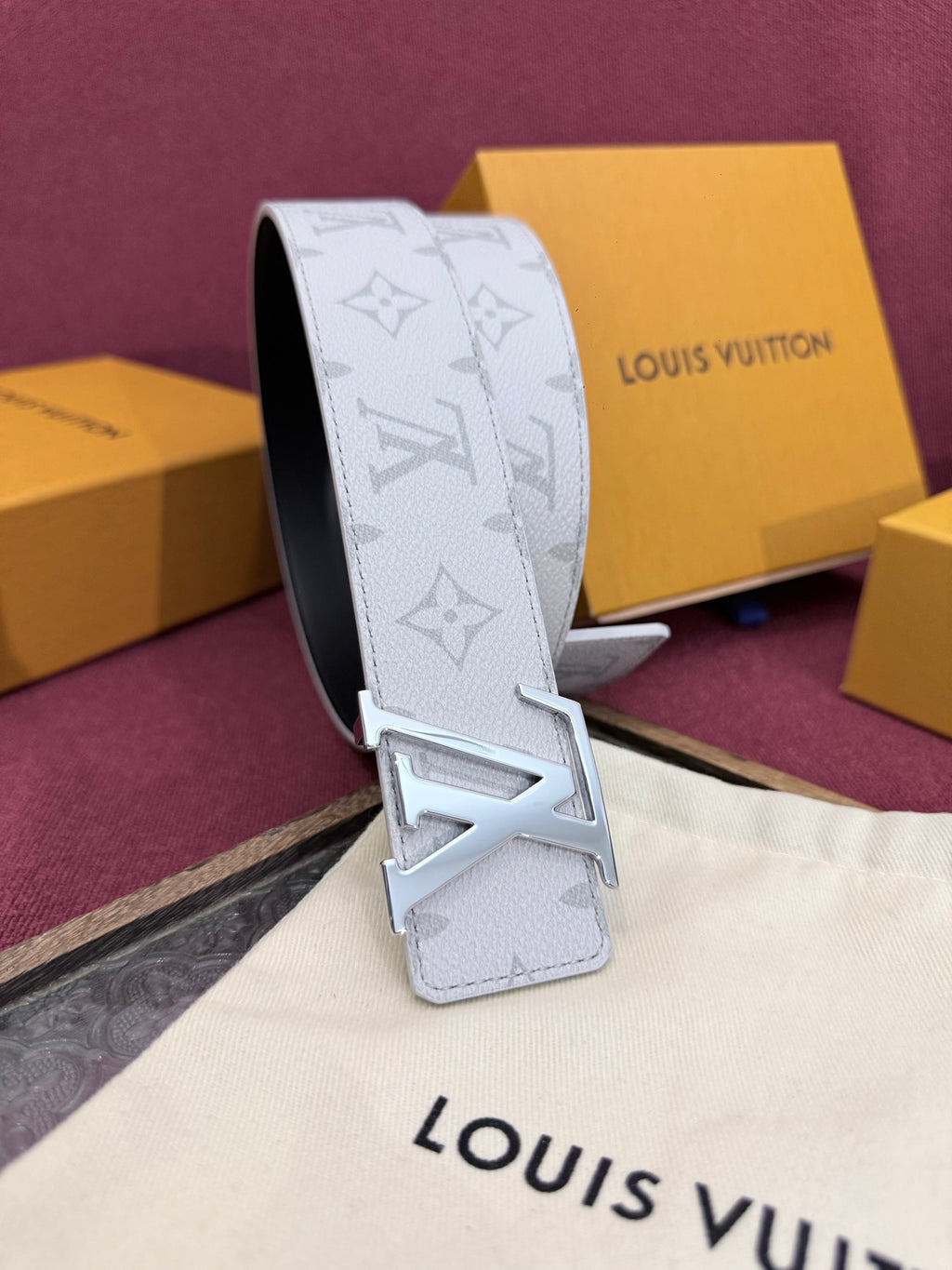 White/Antracite Monogram Canvas LV Initiales 40mm*