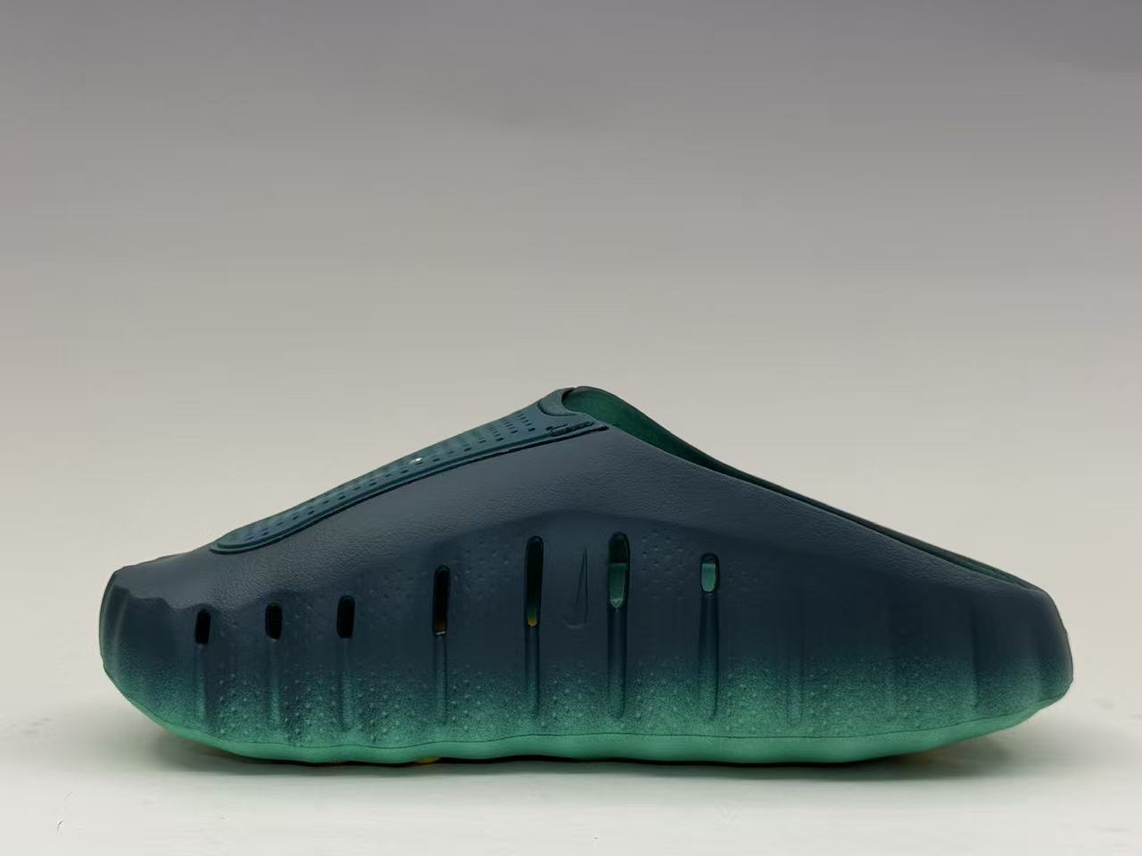 Nike mind slides 001