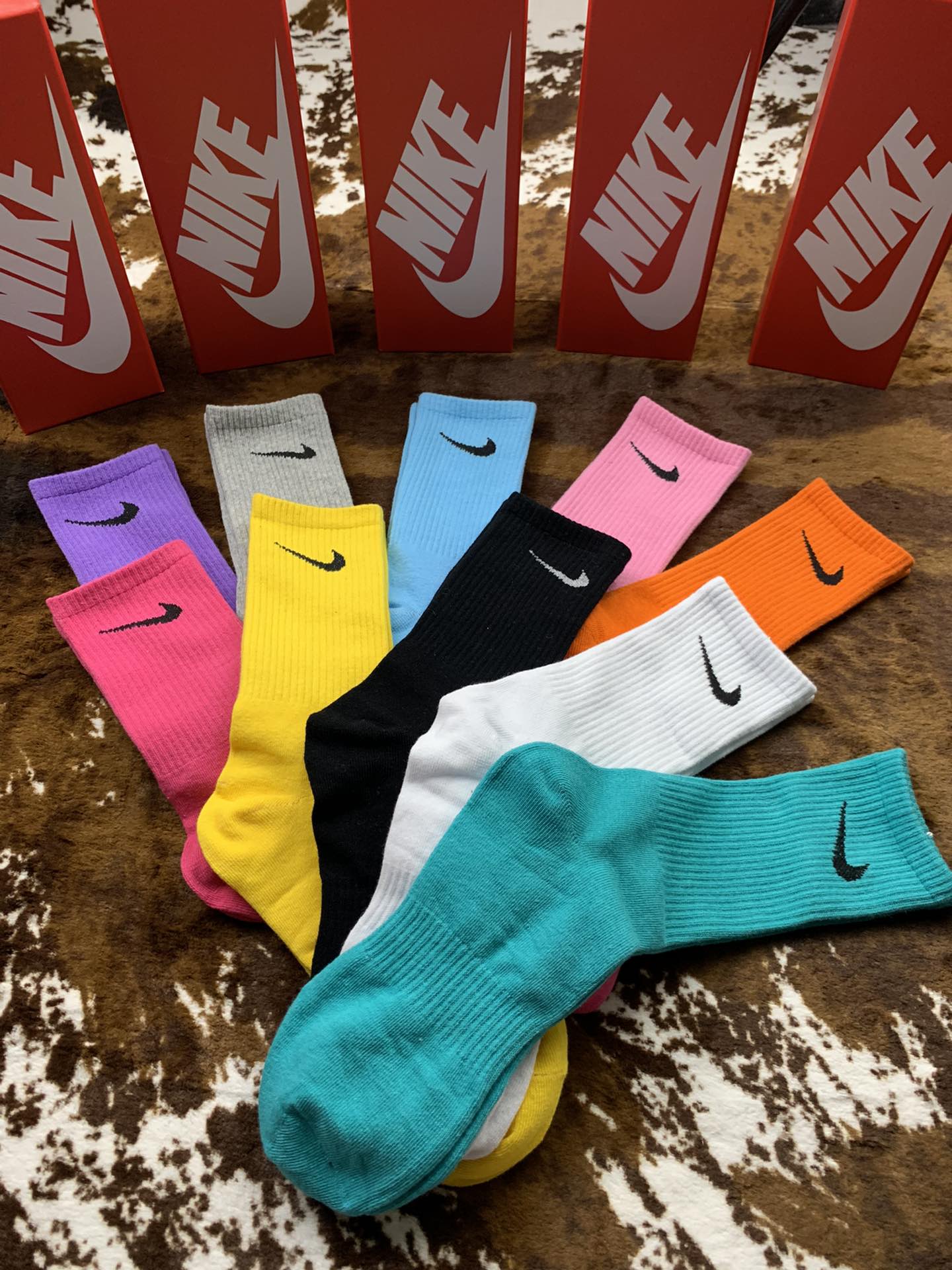 Nike Everyday Plus Cushioned Crew Socks - 5 Pack Gift Box