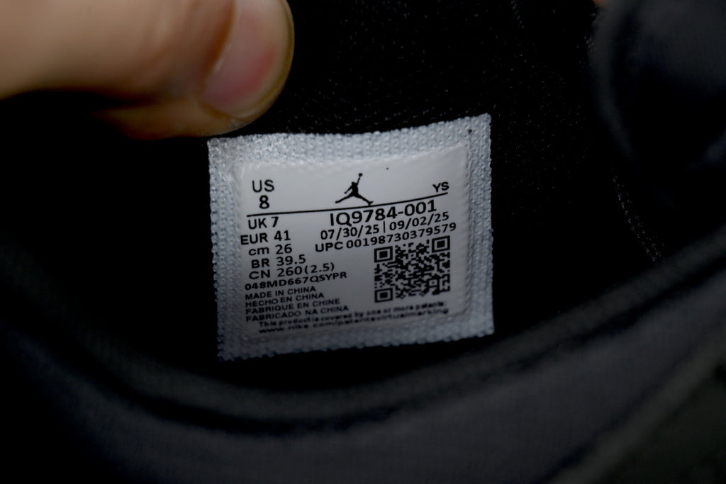 Jordan Legacy 312 Low 
Triple Black* - all black elephant