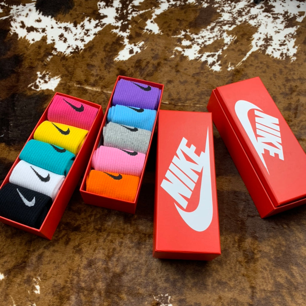 Nike Everyday Plus Cushioned Crew Socks - 5 Pack Gift Box