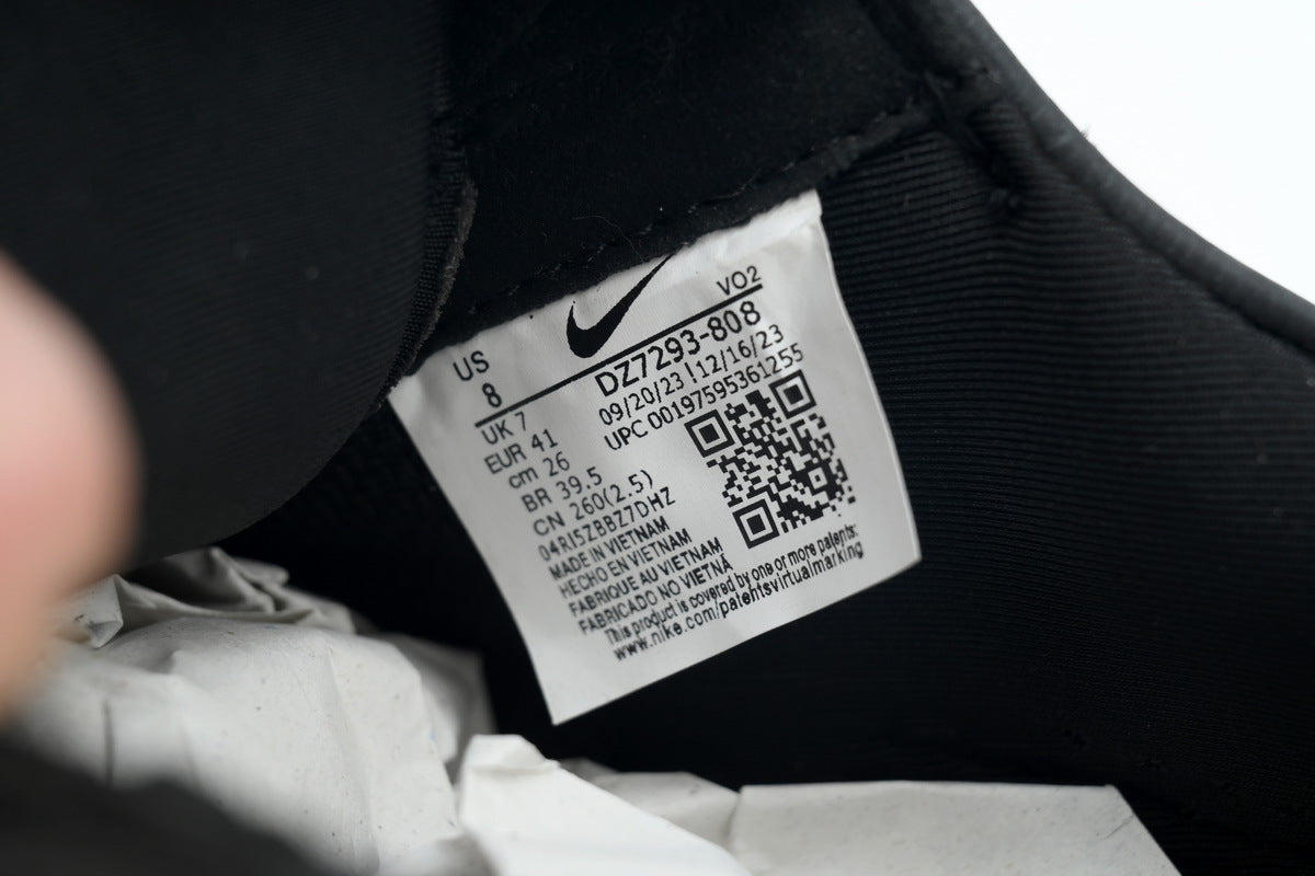 Nike Hot Step 2 x Drake NOCTA Black/Gold" Goldfarbige Ferse + Schaft, matt schwarzes Obermaterial